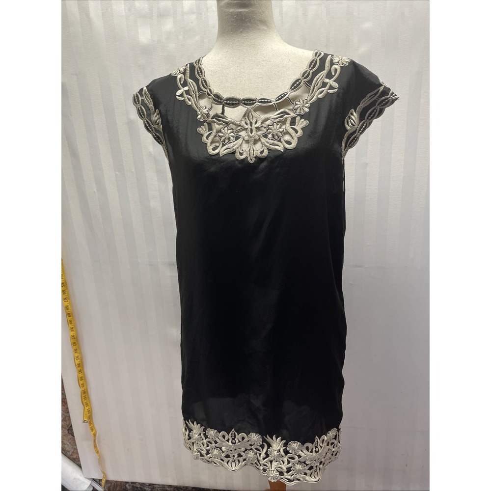 SALE Women's Forever 21 Dress‎ Black Embroidered Shift Dress, Size M, Pre-Owned